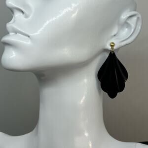 Vintage 70s Black Fan Dangle Earrings Leaf Shape Post Back Statement